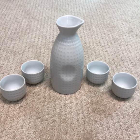 Crate&Barrel Other - Crate and barrel sake set - 4 glasses